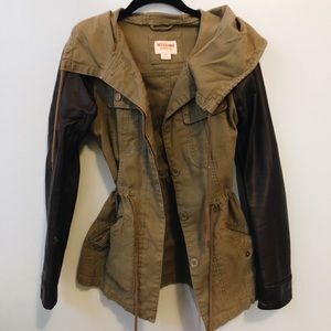 Women’s hooded cargo jacket